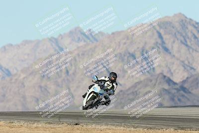 media/Dec-01-2025-Moto Forza (Mon) [[2daa91e15f]]/3-Beginner Group/Session 4 Turn 9/